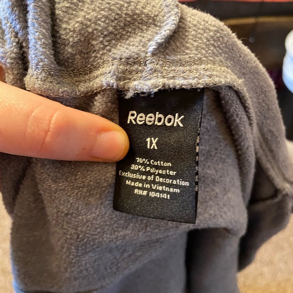 Reebok Sweatshirt - Picture 2 of 2